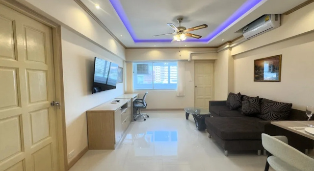 Апартаменты Stylish 1-bedroom Corner Condo Near Thepprasit Night Market -keha Condominium