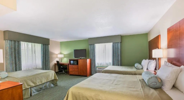 Номер Superior AmericInn by Wyndham Des Moines Airport