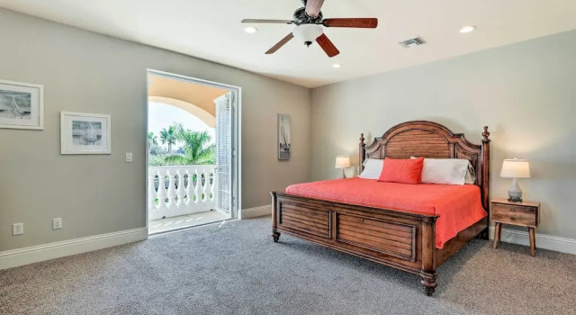 Коттедж с 5 комнатами с балконом Apollo Beach House w/ Private Pool + Hot Tub