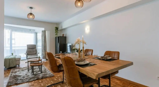 Апартаменты Characterful Apartment With Lateral sea View