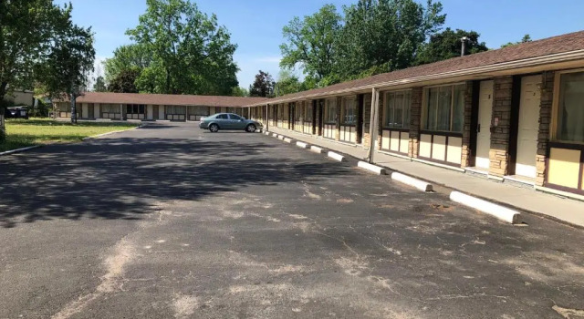 Grand Motel, Varaa Motelli  