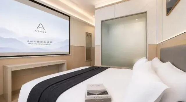 qianfeng Hotel (Pedestrian Street Snack City)