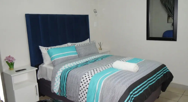 Daeka Guesthouse, Забронировать Гостевой дом Кемптон-Парк Гаутенг, рядом с Festival Mall