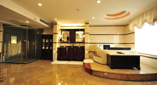 Yun-Zen Century Hotel