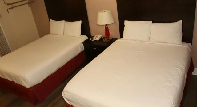 Четырёхместный номер Standard Town and Country Inn