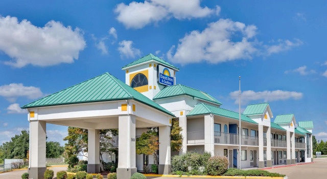 Days Inn & Suites by Wyndham Bentonville, Забронировать Отель Отели Бентонвилл с бассейном, рядом с Horsebarn Trailhead, Бассейн