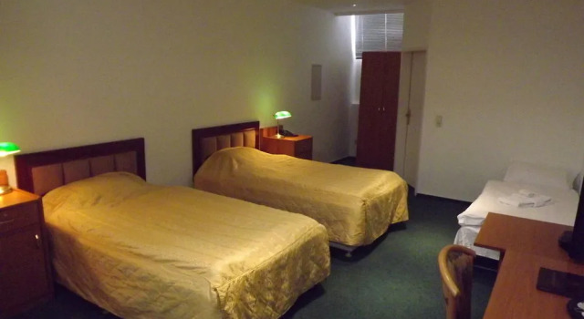 Gold Spring, Book Hotel Mittelfeld Hannover