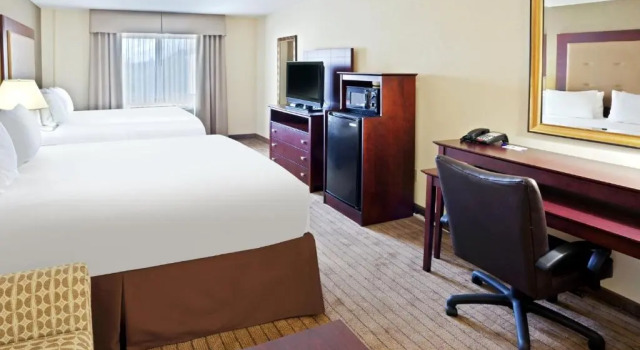 Четырёхместный номер Standard Holiday Inn Express Portland South - Lake Oswego by IHG