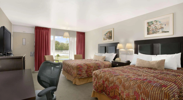 Ramada by Wyndham Washington, Rezerwuj Hotel Hotele w Washington z basenem, Basen