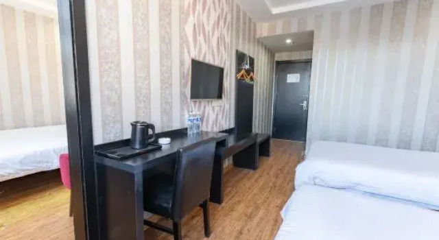 Люкс Business Minghu Light Hotel（Jinan Evergrande Riverside Left Bank Branch））