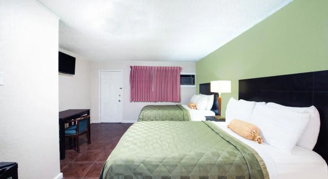 Standard Neljän hengen huone Executive Inn Eagle Pass
