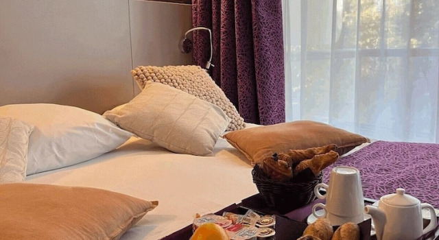 Двухместный номер Standard с балконом и с видом на горы Logis Hôtel & Spa Marina dAdelphia