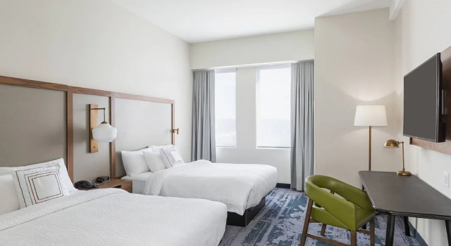 Четырёхместный номер Standard с видом на реку Fairfield Inn & Suites by Marriott Des Moines Downtown