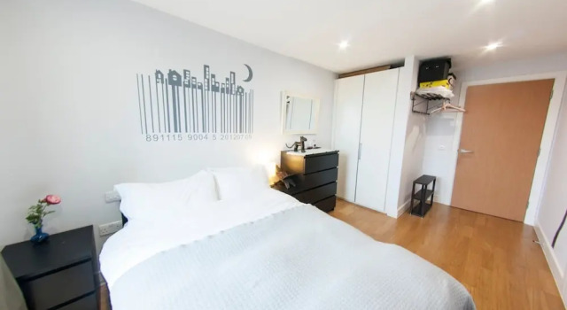 Quiet, Spacious 1BR Hackney Central Flat for 3, Забронировать Отель Хокни Лондон, рядом с Музей Хэкни