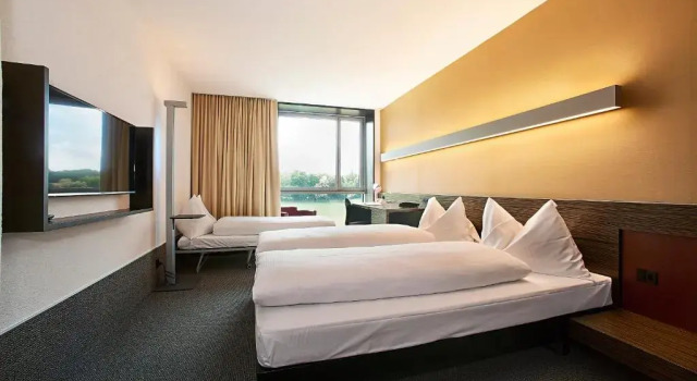 Трёхместный номер Standard Hotel Ambassador