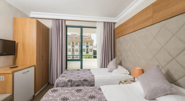 Двухместный номер Standard с балконом Grand Şeker Hotel