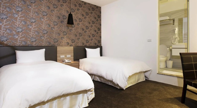 Queens Hotel II