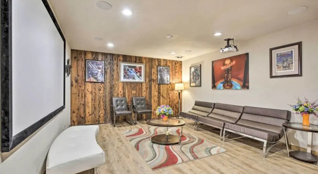 Elegant El Paso Condo ~ 10 Mi to Downtown!, Rezerwuj Hotel Hotele w El Paso z parkingiem, Parking
