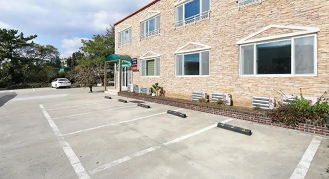 Jeju Cheonjaeyeon Recreation Pension, Забронировать Отель Отели Согвипхо с парковкой, Парковка