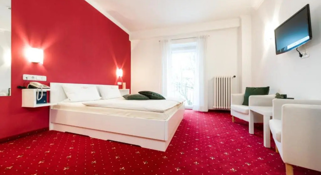 Двухместный номер Standard Hotel Goldener Hirsch