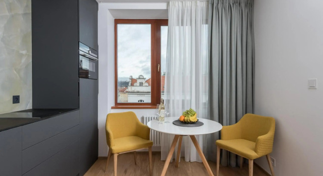 Fully renovated stylish duplex in a convenient location, Rezerwuj Hotel Praga Czechy, w pobliżu Palmovka Subway Station