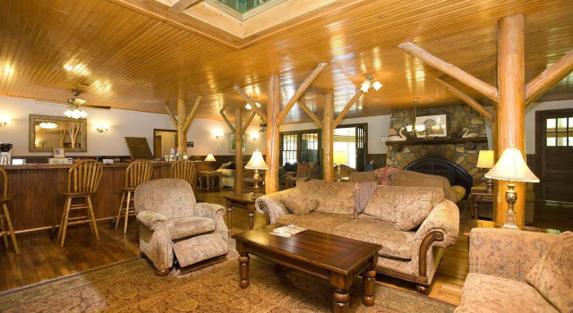 Highland Lake Inn & Resort - Flat Rock, Забронировать Курортный отель Флэт-Рок Северная Каролина