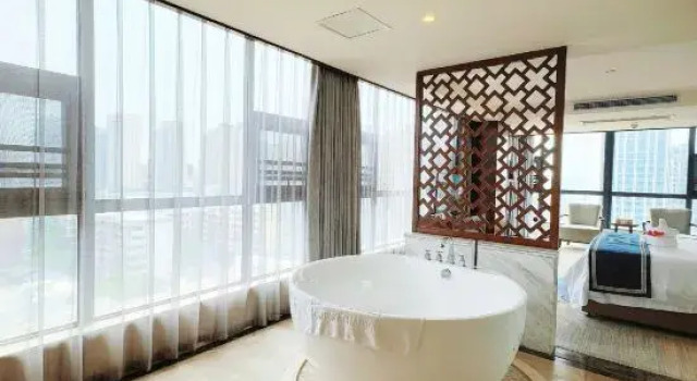 Люкс Deluxe Century Chanson Hotel
