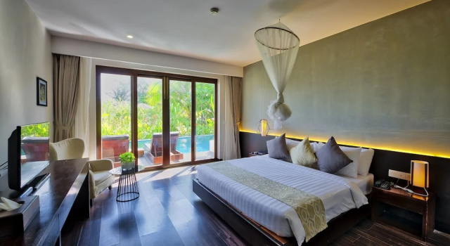 Номер Superior с балконом и с видом на бассейн Ren Resort