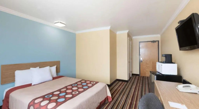 Standard Zimmer Super 8 by Wyndham Midland