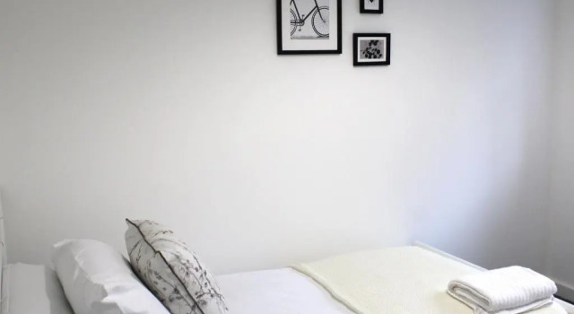 Low Cost, 4 Bed with Parking & Large Garden 08, Забронировать Отель Отели в центре Дидкот, в центре