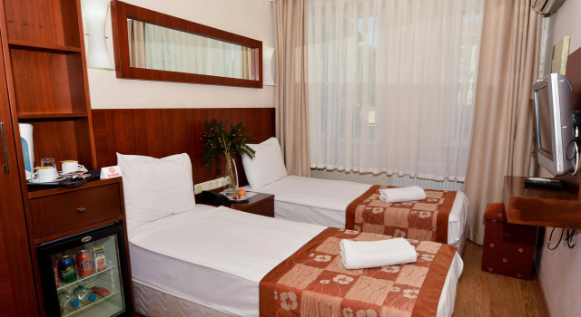 Hotel Peli̇t