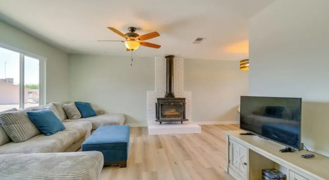 1 Mi to Town: Lake Havasu Home w/ Heated Pool, Забронировать Отель Лейк-Хавасу-Сити штат Аризона, рядом с Grace Arts Live