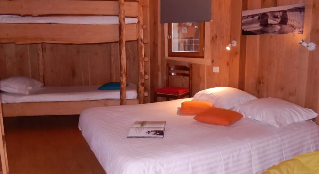 Village Flottant de Pressac, Buchen Sie Hotel Pressac Vienne