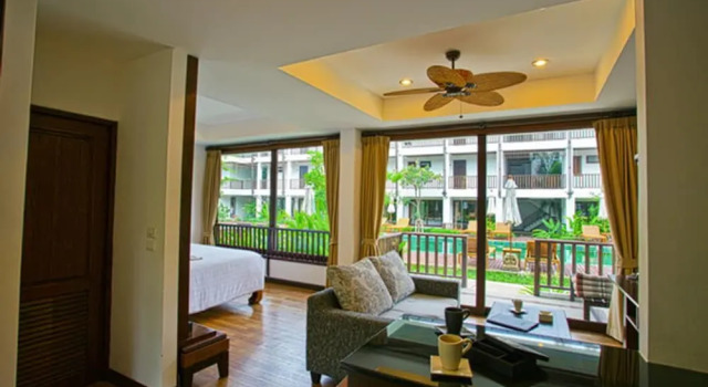 Люкс с балконом и с красивым видом из окна Maryoo Samui Hotel