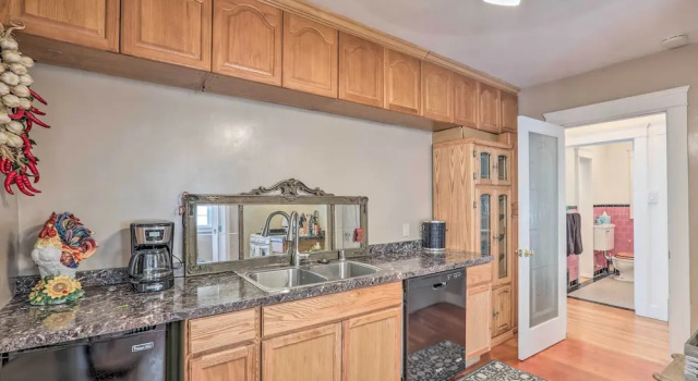 Historic Reno Home on Riverwalk: 1 Mi to Midtown, Забронировать Отель Отели Рино 3 звезды, рядом с Ратуша округа Уошо, 3*