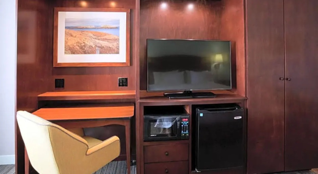 Номер Standard с частичным видом Hampton Inn Duluth-Canal Park