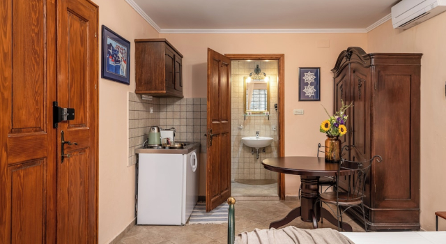 Студия Classic Antaeus Old Town Residence
