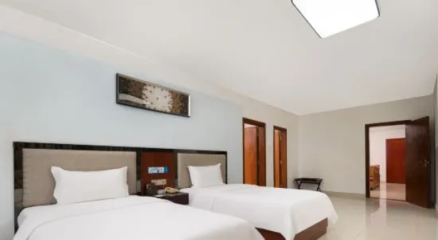 Люкс Comfort Jiajie Chain Hotel Haikou East High-speed Railway Station