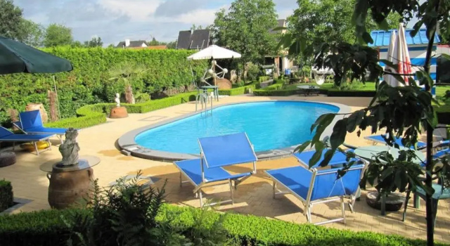 Четырёхместный номер Standard B&B Casa Roman & Vakantiewoning voor 1 pers tot max 32 personen