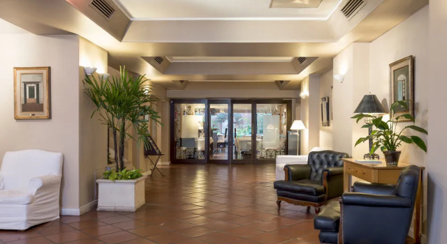 Loi Suites Arenales, Book Hotel Hoteller i Retiro med parkering, Parkering