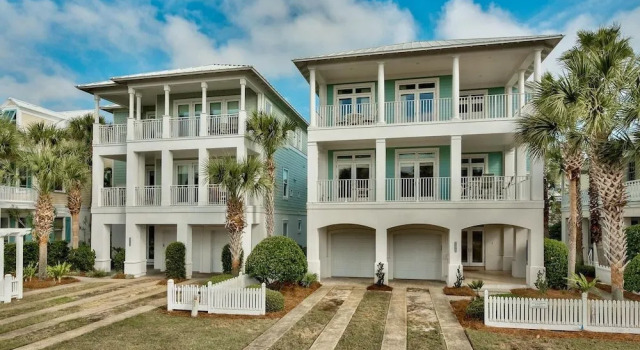 Slice of Paradise, Rezerwuj Hotel Hotele w Emerald Coast z parkingiem, Parking