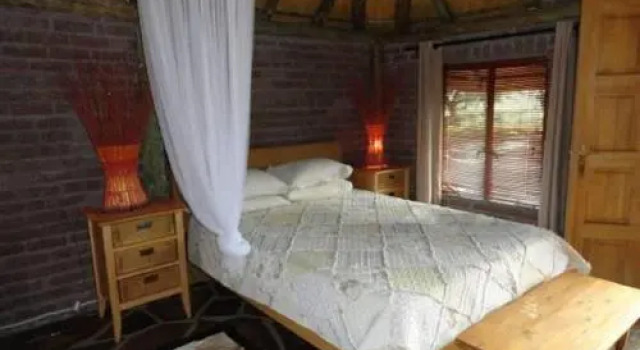 Terra Rouge Guestfarm & Sonstraal Farmhouse, Prenota Hotel Kalahari Desert Namibia