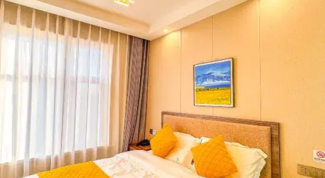 Четырёхместный семейный люкс Four Seasons Garden Hotel (Sailimu Lake Scenic Area East Gate Visitor Center Branch)