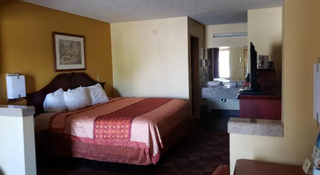 Двухместный номер для гостей с ограниченными возможностями Days Inn & Suites by Wyndham Tuscaloosa - Univ. of Alabama