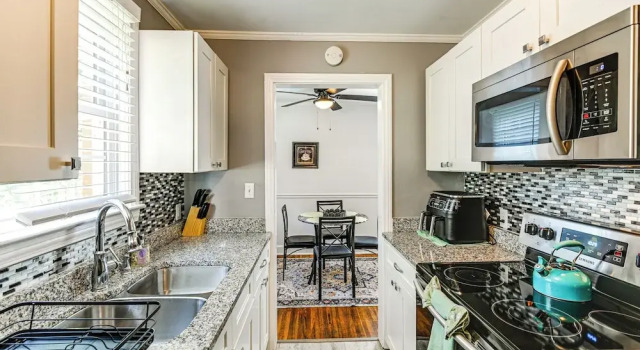 Коттедж 7 Mi to Dtwn: Apt w/ Spacious Yard in Nashville