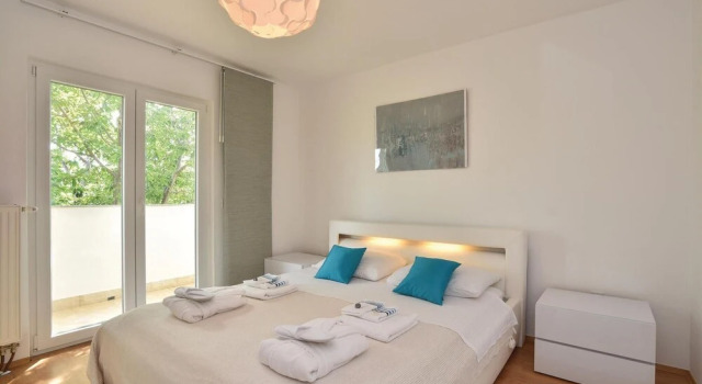 Beautiful Home in Zrnovnica With Wifi and 3 Bedrooms, Buchen Sie Hotel Hotels in Gespanschaft Split-Dalmatien mit Pool, Schwimmbad