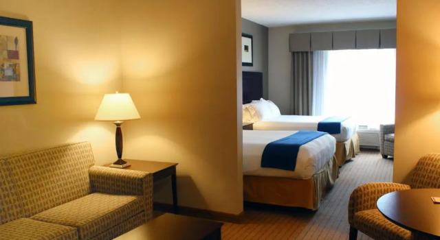 Двухместный люкс Holiday Inn Express & Suites Malone by IHG