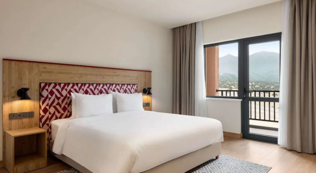Люкс Comfort Отель Ramada Encore by Wyndham Zomin