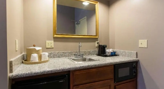 Студия Hampton Inn Hadley-Amherst Area