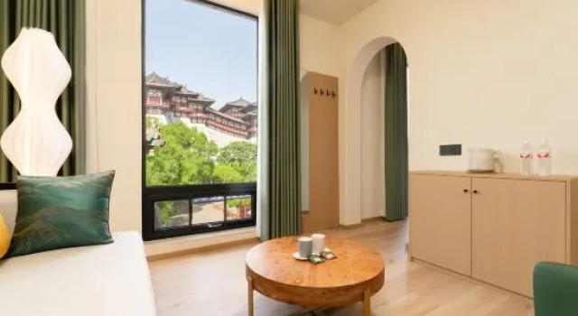 Люкс с красивым видом из окна Luoyang Mitang View B&B (Yingtianmen Mingtang Paradise Scenic Area Store